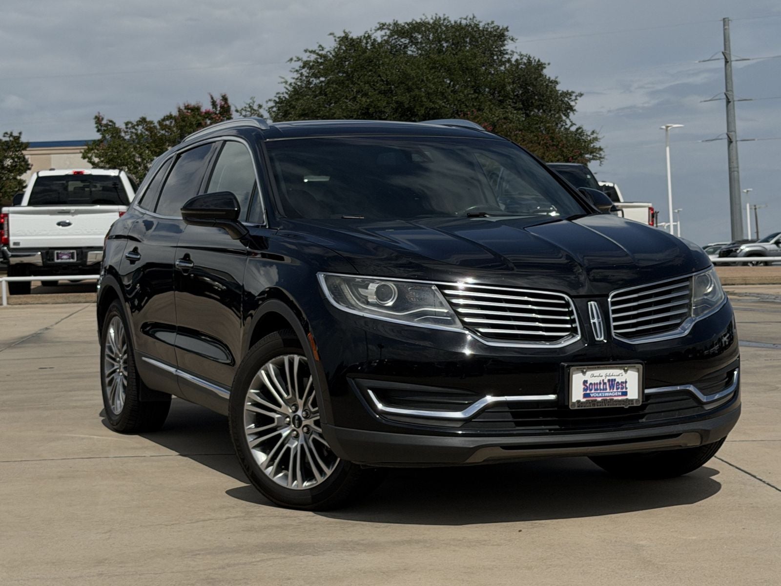 2016 Lincoln MKX — side profile view