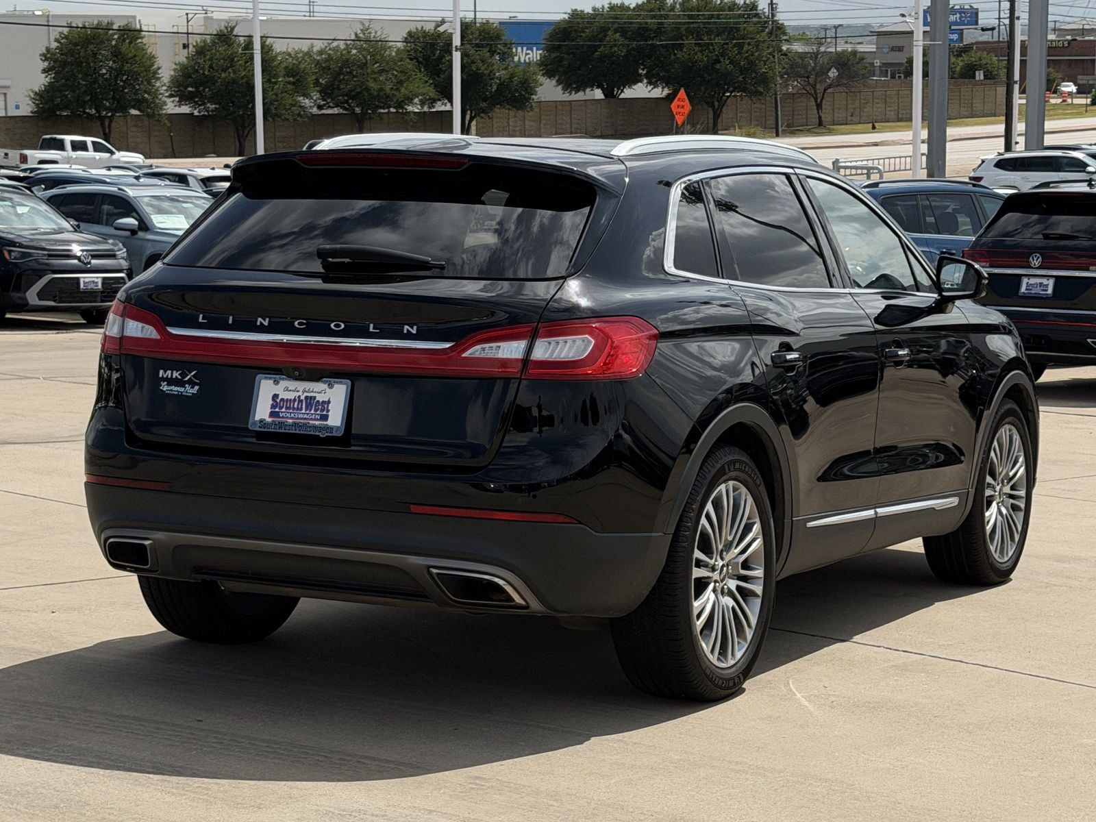 2016 Lincoln MKX — interior view