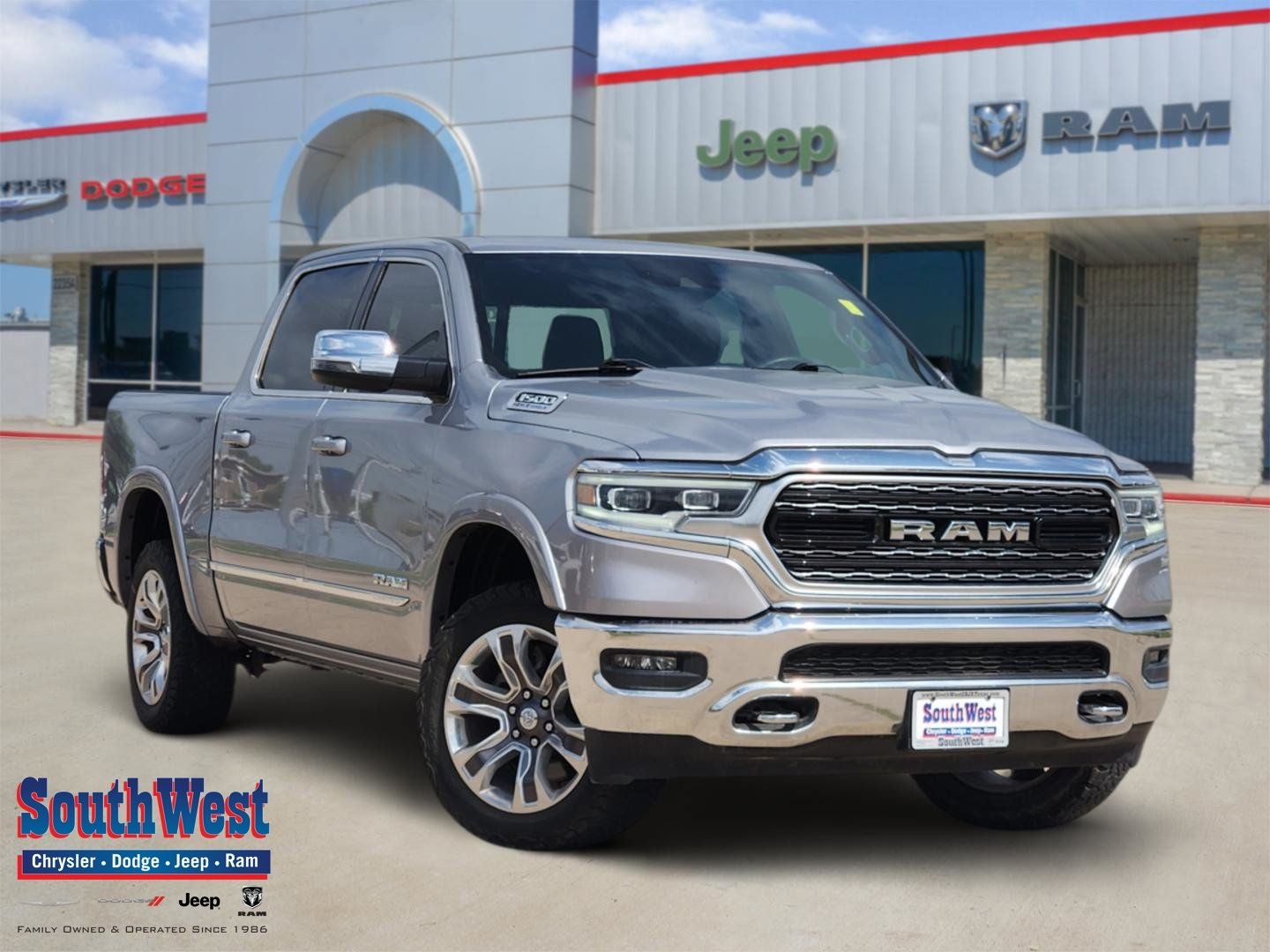 2024 RAM Ram 1500 Limited Crew Cab 4x4 5'7' Box in Billet Silver Metallic Clearcoat — front three-quarter view