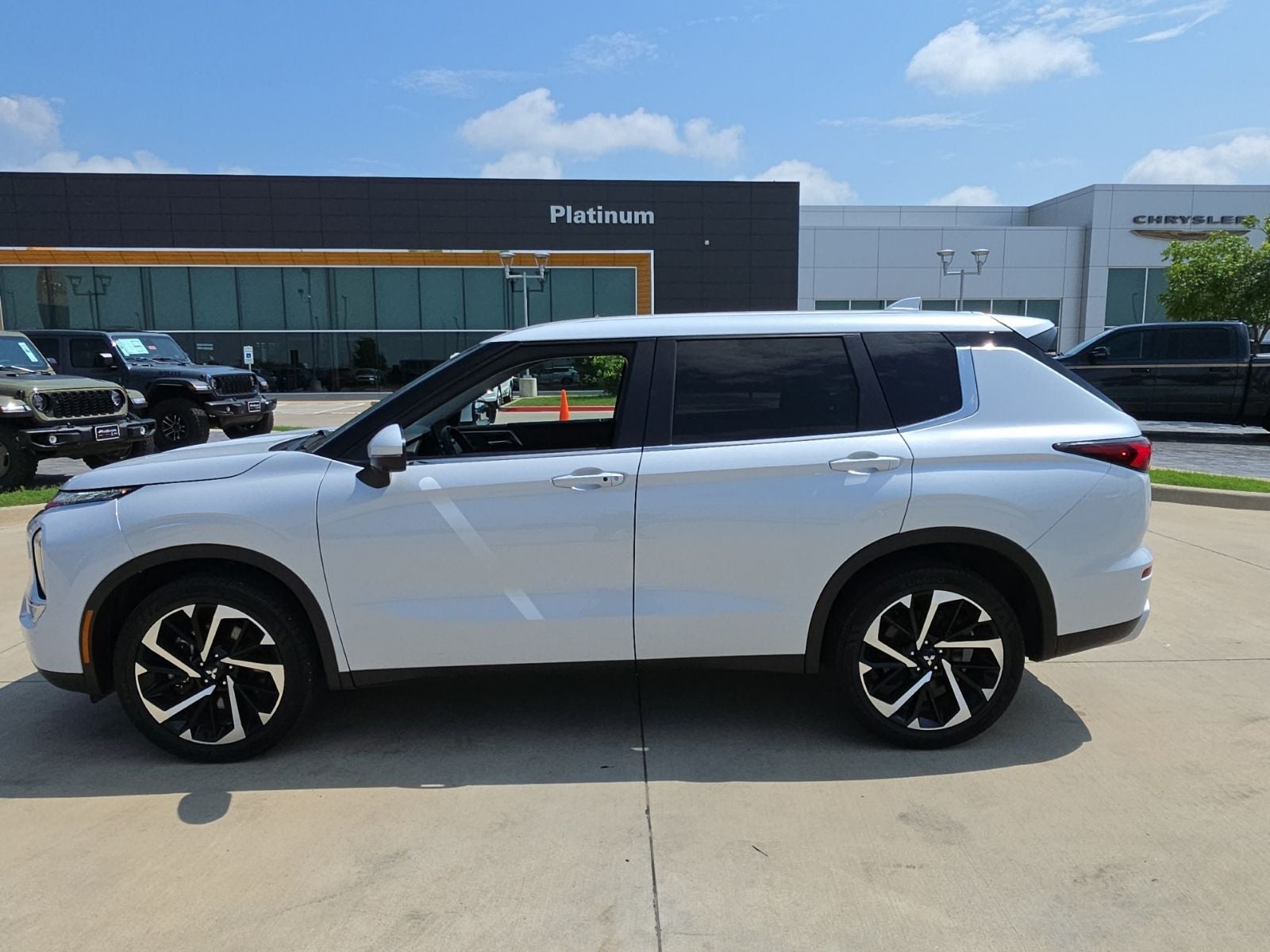 2024 Mitsubishi Outlander — side profile view