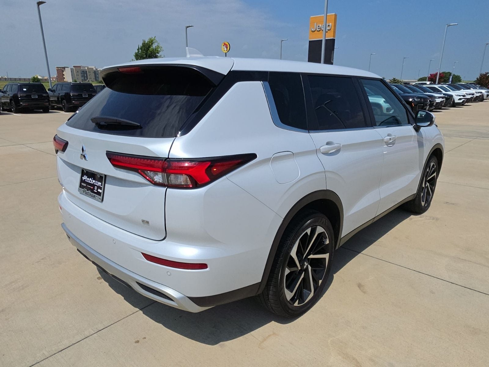 2024 Mitsubishi Outlander — detail view