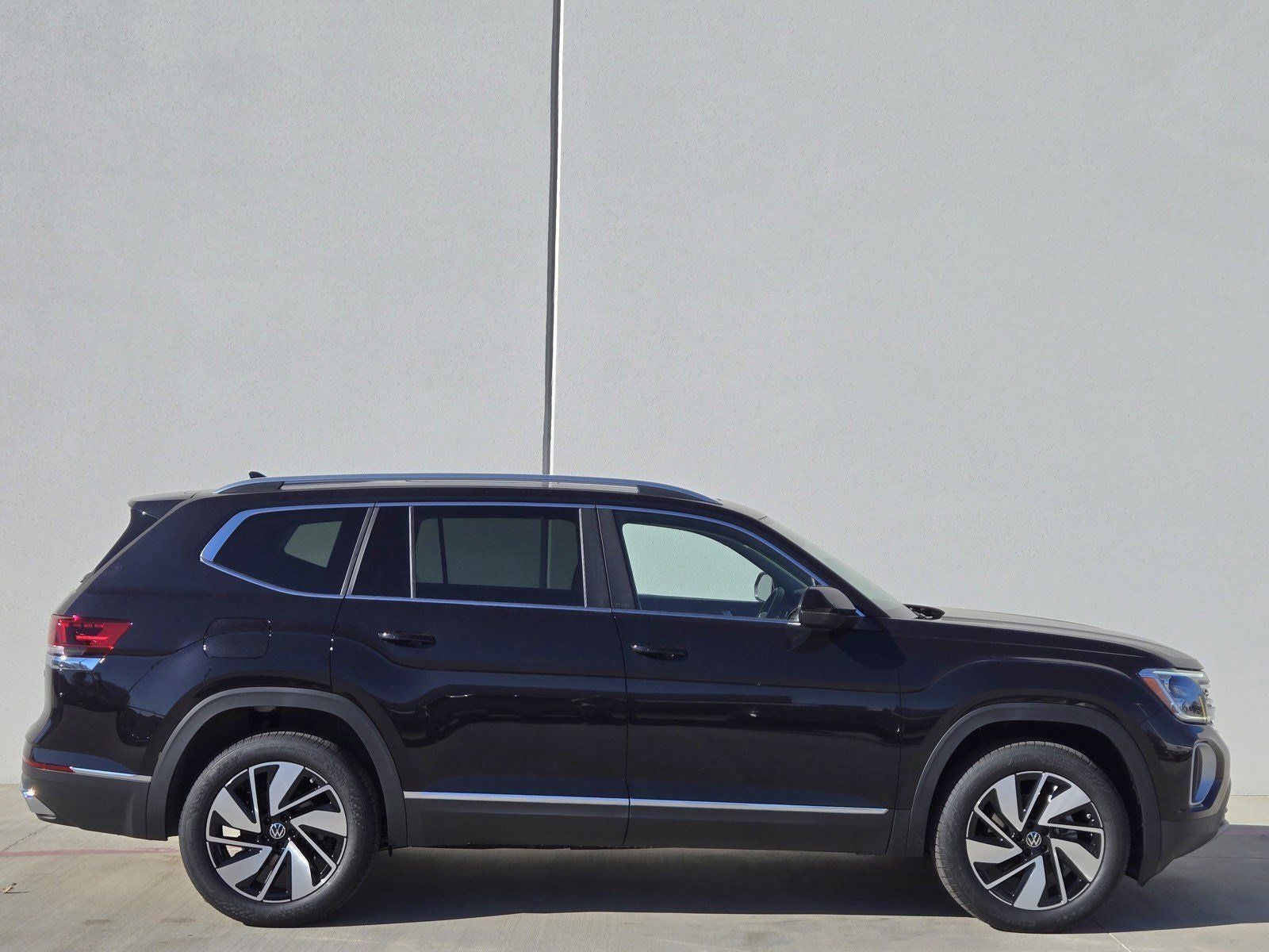 2025 Volkswagen Atlas — rear three-quarter view