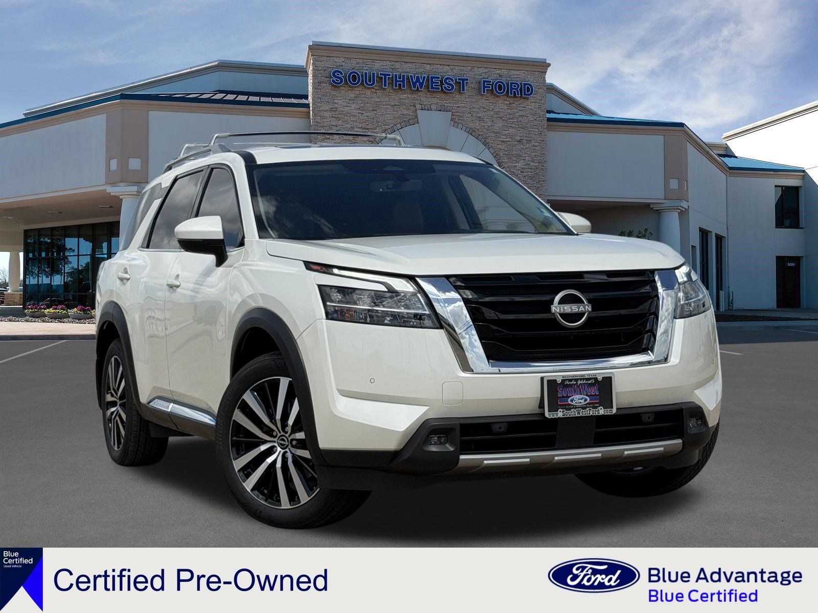 2024 Nissan Pathfinder Platinum in Pearl White Tricoat — front three-quarter view
