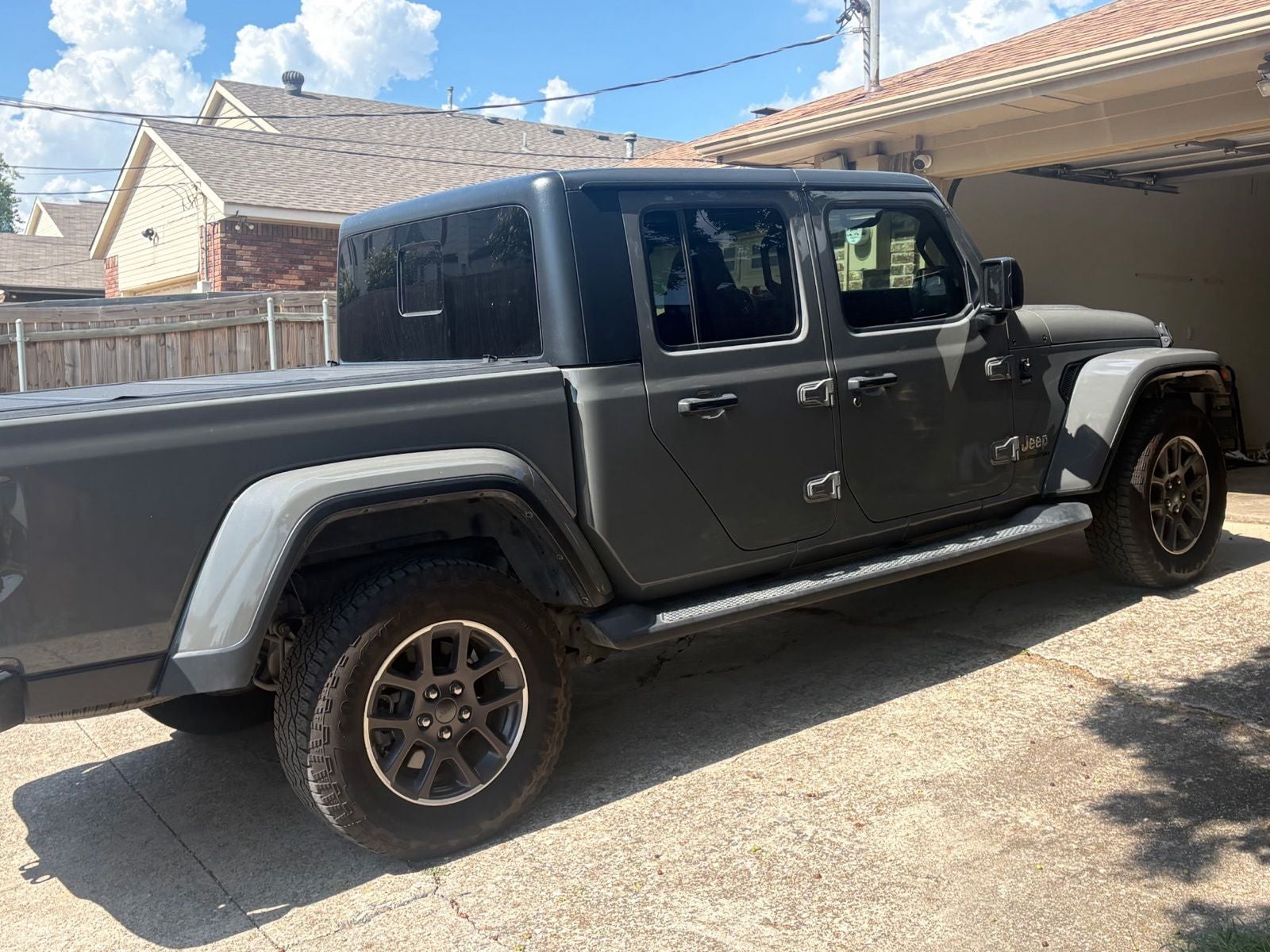 2021 Jeep Gladiator — side profile view