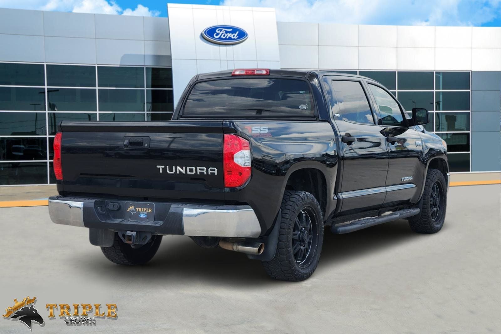 2016 Toyota Tundra — detail view